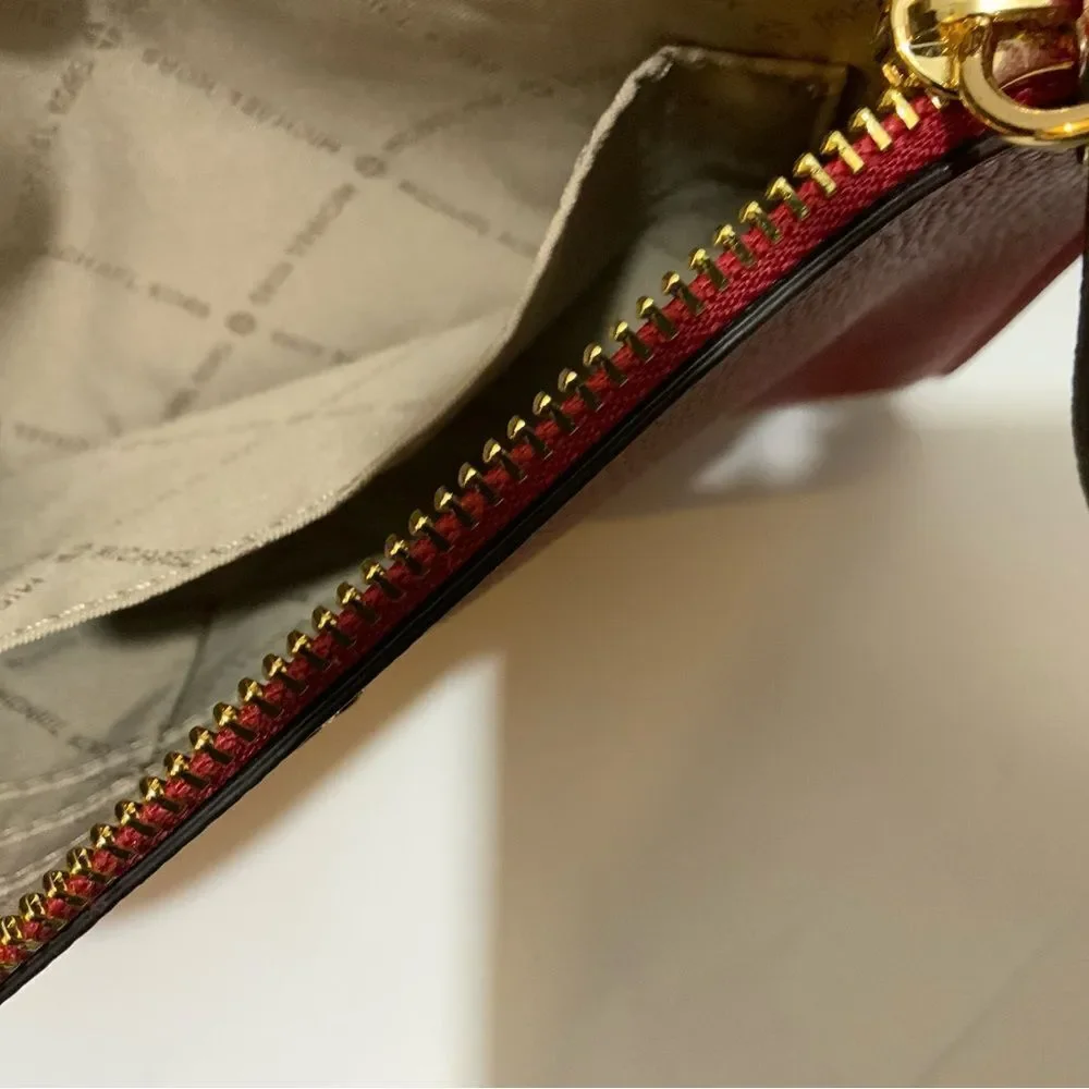 NEW MICHAEL KORS JET SET SIGNATURE  DK SANGRIA  LARGE ZIP WRISTLET $ 98